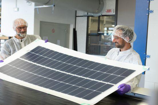 Heliup lance sa première ligne de production de panneaux solaires léger